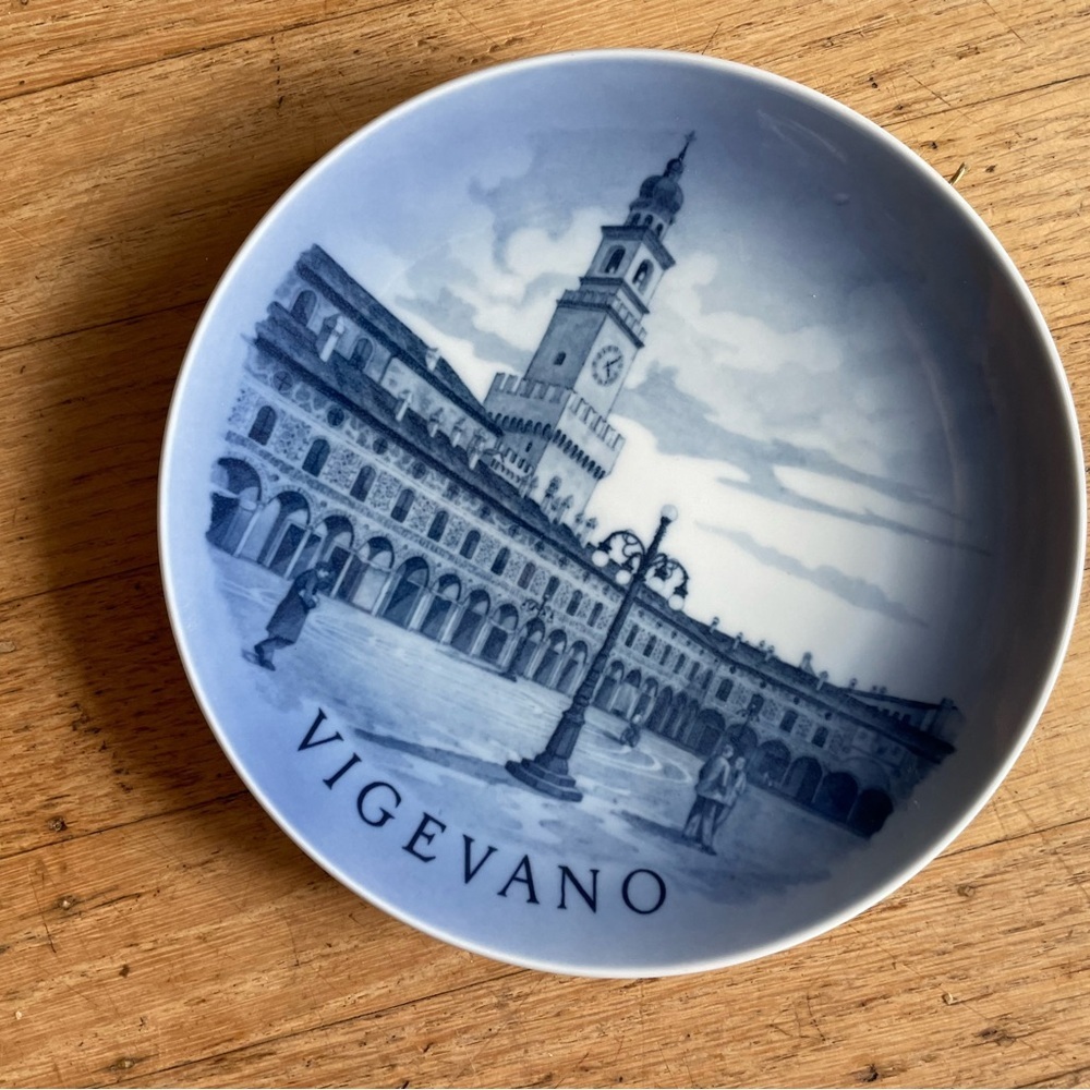 Royal Copenhagen plaza Ducale Vigevano doge’s palace Venice vintage blue plate.